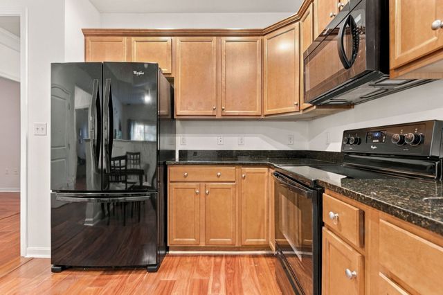 36 Augustus Ct 1002, Reading, MA 01867