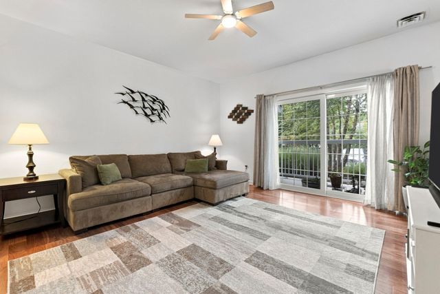 36 Augustus Ct 1002, Reading, MA 01867