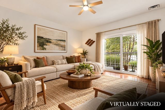 36 Augustus Ct 1002, Reading, MA 01867