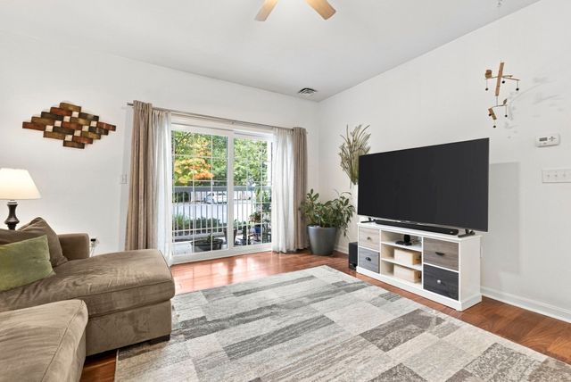 36 Augustus Ct 1002, Reading, MA 01867