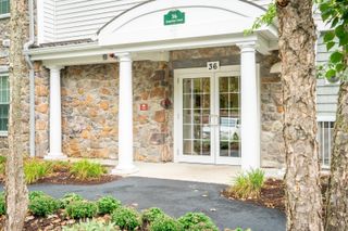 36 Augustus Ct 1002, Reading, MA 01867