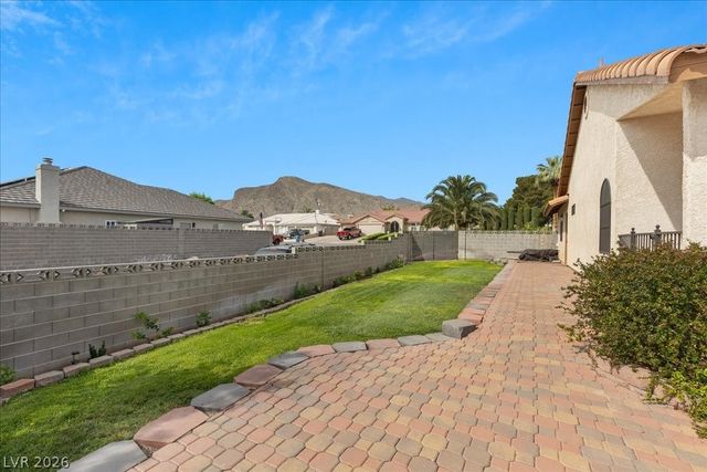 9510 Desert Crest Court, Las Vegas, NV 89129