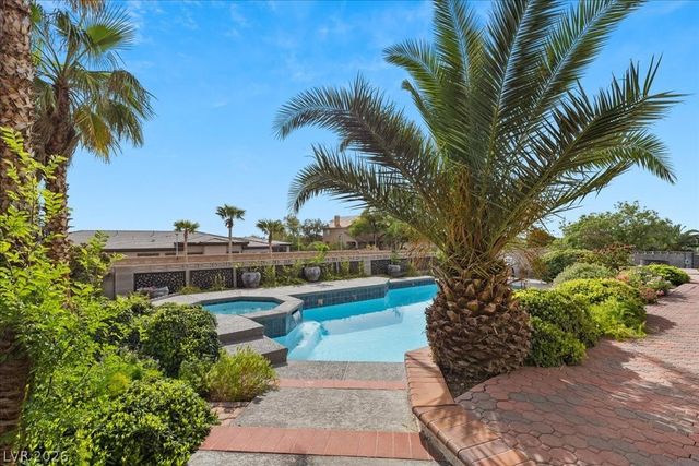 9510 Desert Crest Court, Las Vegas, NV 89129