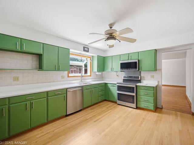 3321 Woodridge Drive, Woodridge, IL 60517