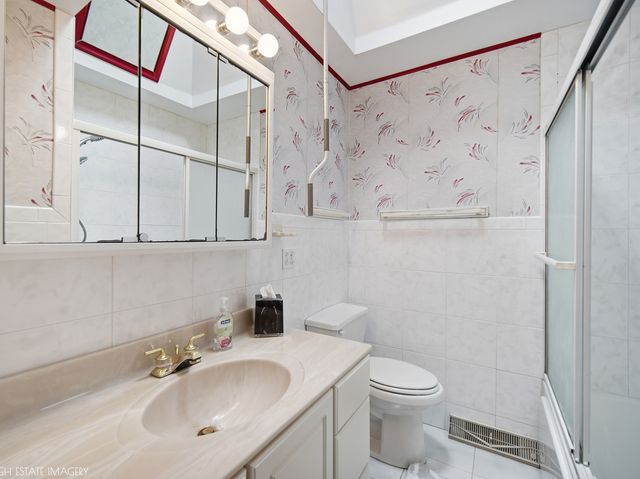 3321 Woodridge Drive, Woodridge, IL 60517