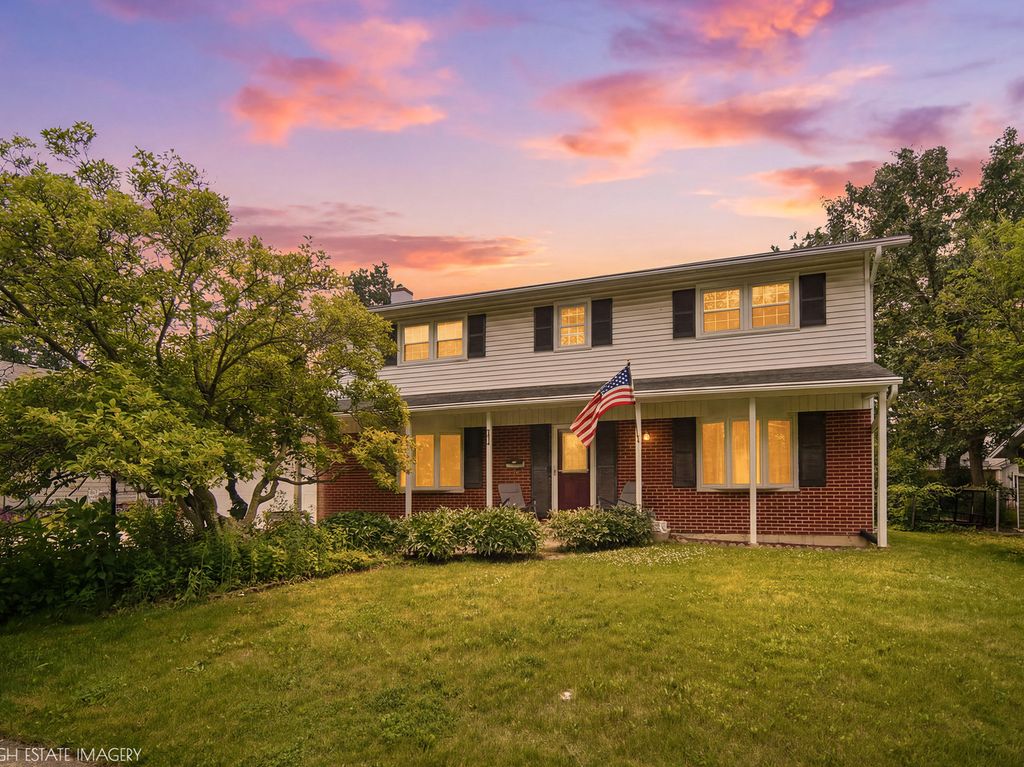 3321 Woodridge Drive, Woodridge, IL 60517