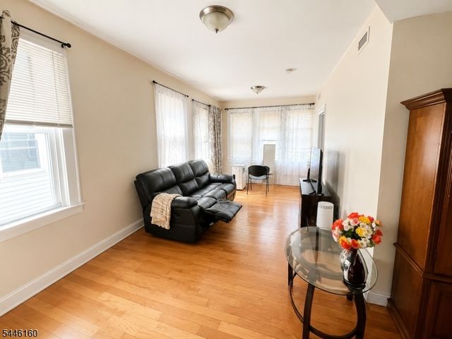 314 Smith St, Newark City, NJ 07106