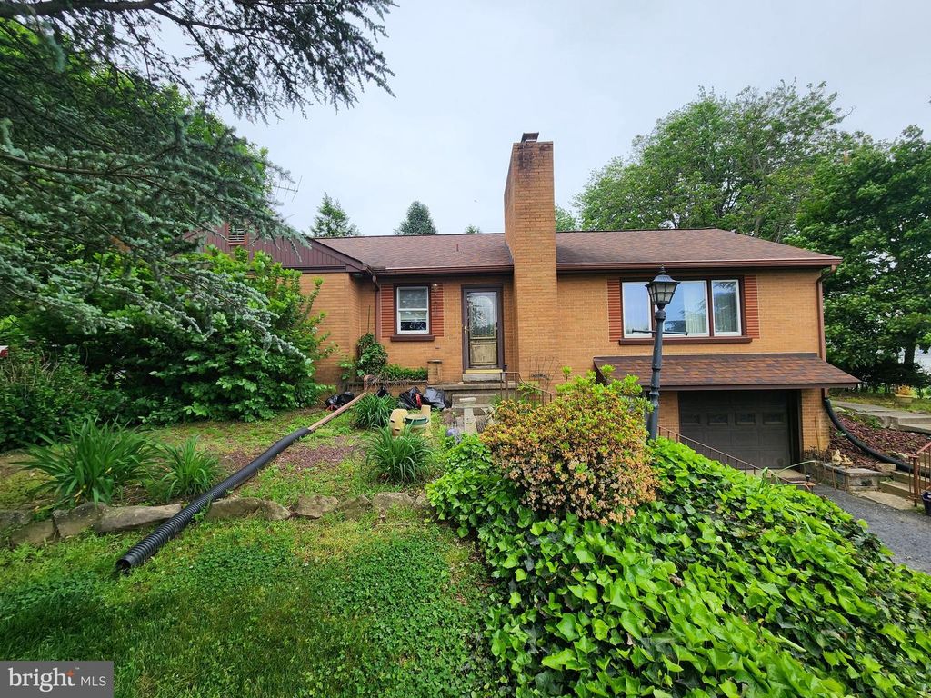 156 HOSTETTER LN, Lancaster, PA 17602