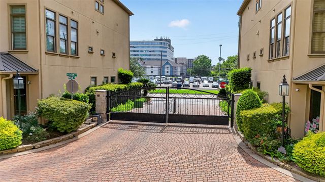 843 Rosastone Trail, Houston, TX 77024