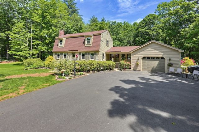 82 Wheeler St, Pepperell, MA 01463