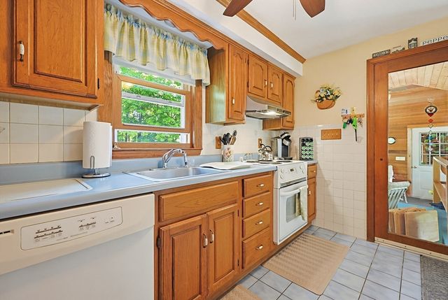 82 Wheeler St, Pepperell, MA 01463