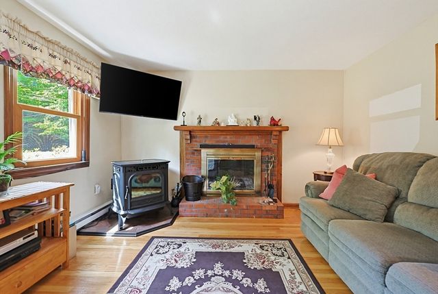 82 Wheeler St, Pepperell, MA 01463