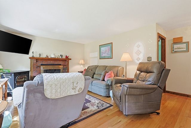 82 Wheeler St, Pepperell, MA 01463