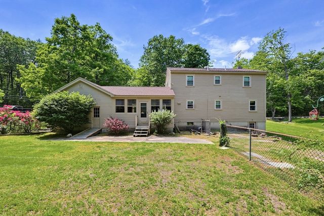 82 Wheeler St, Pepperell, MA 01463