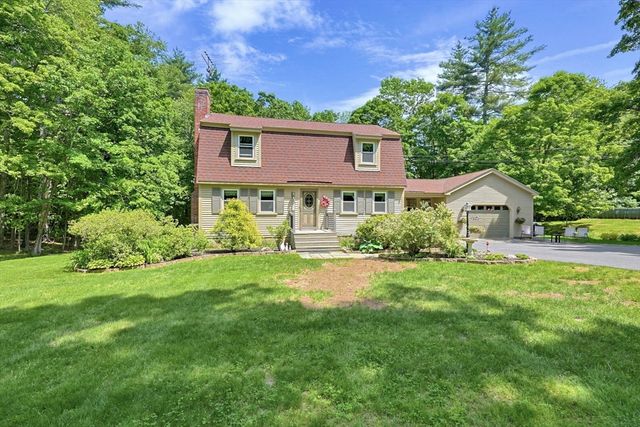 82 Wheeler St, Pepperell, MA 01463