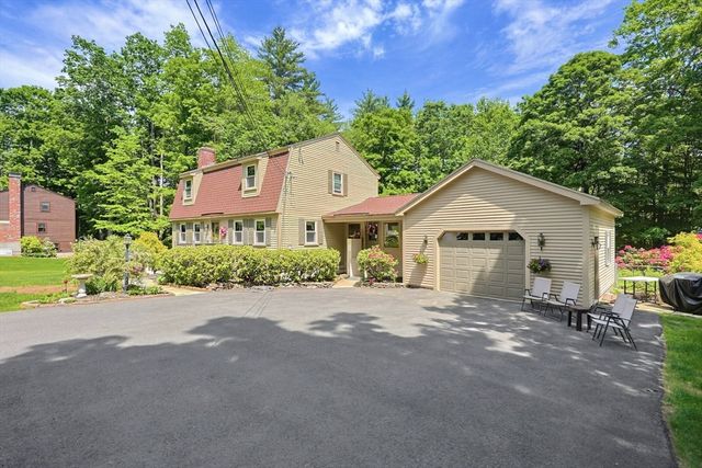 82 Wheeler St, Pepperell, MA 01463