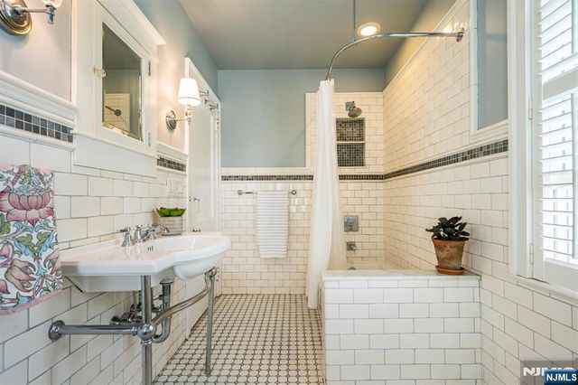 42 Hamilton Road, Glen Ridge, NJ 07028