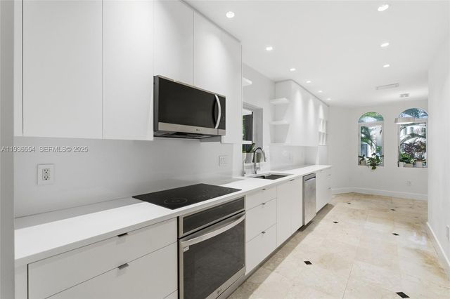 3135 NE 211 ST, Aventura, FL 33180