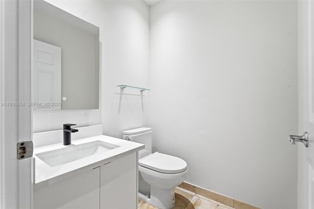 3135 NE 211 ST, Aventura, FL 33180