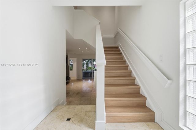 3135 NE 211 ST, Aventura, FL 33180