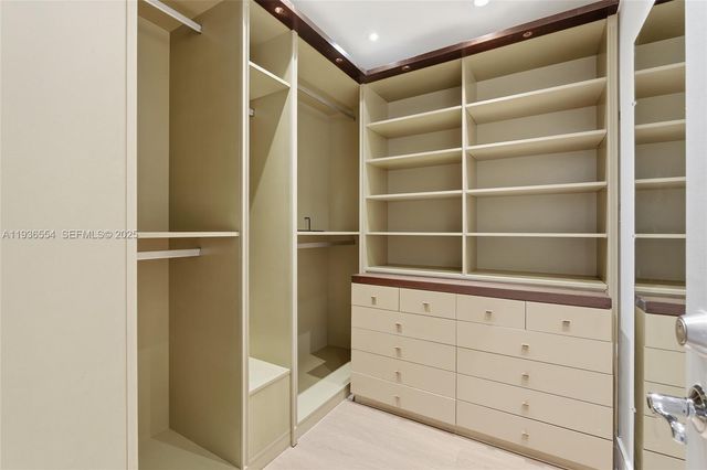 3135 NE 211 ST, Aventura, FL 33180