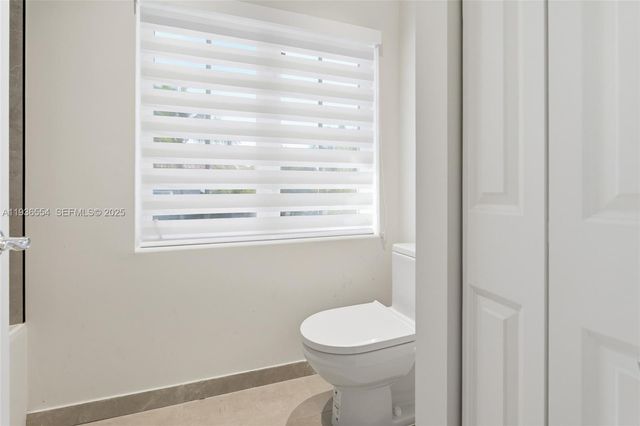 3135 NE 211 ST, Aventura, FL 33180