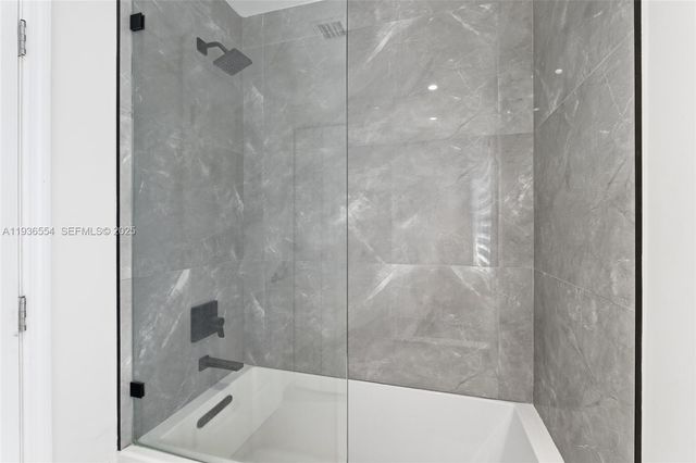 3135 NE 211 ST, Aventura, FL 33180