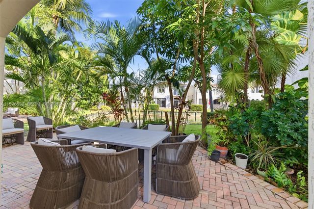 3135 NE 211 ST, Aventura, FL 33180