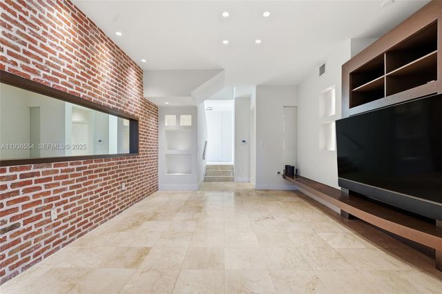 3135 NE 211 ST, Aventura, FL 33180