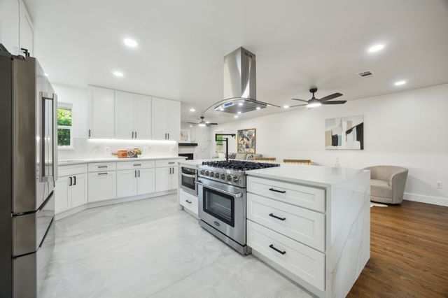 10228 San Juan Avenue, Dallas, TX 75228