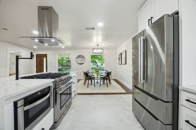 10228 San Juan Avenue, Dallas, TX 75228