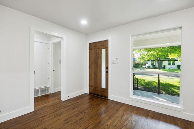 10228 San Juan Avenue, Dallas, TX 75228