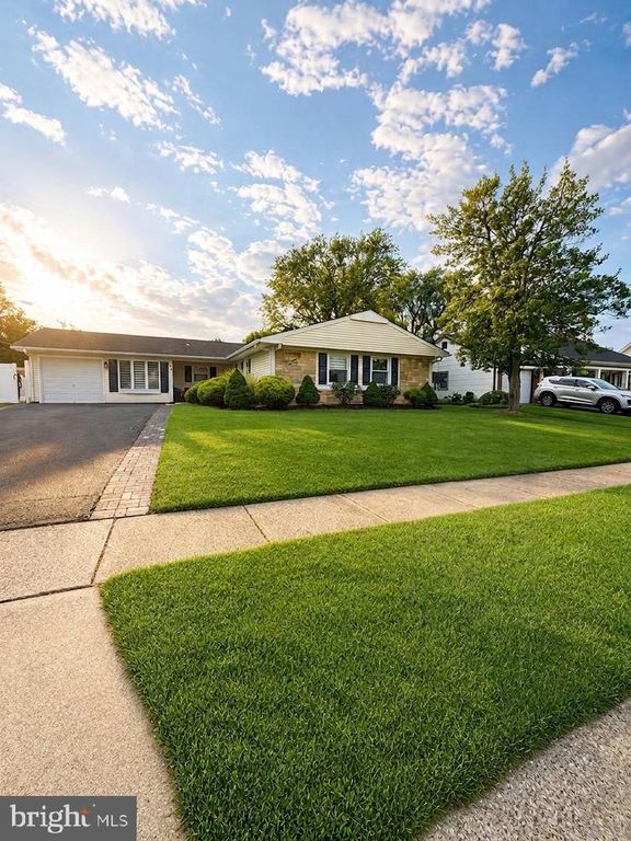 28 GIMBLE LN, WILLINGBOROUGH, NJ 08046 — exterior