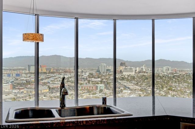 322 Karen Avenue 2207, Las Vegas, NV 89109