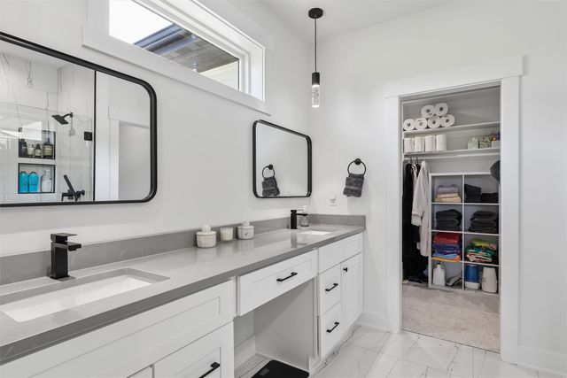 14431 Persimmon Drive, Urbandale, IA 50323