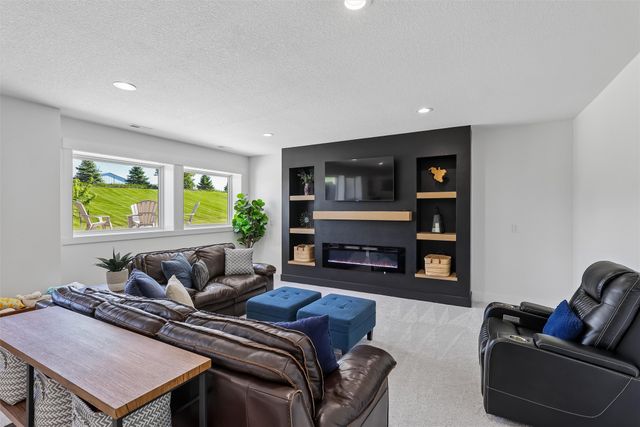 14431 Persimmon Drive, Urbandale, IA 50323