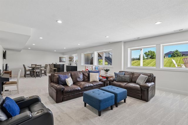 14431 Persimmon Drive, Urbandale, IA 50323