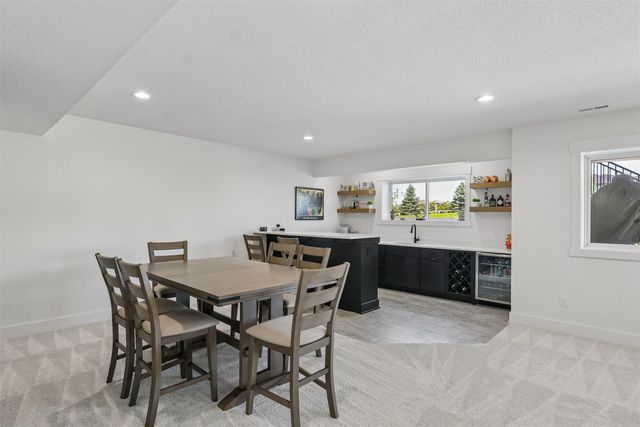 14431 Persimmon Drive, Urbandale, IA 50323