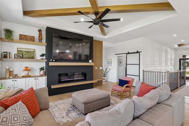 14431 Persimmon Drive, Urbandale, IA 50323