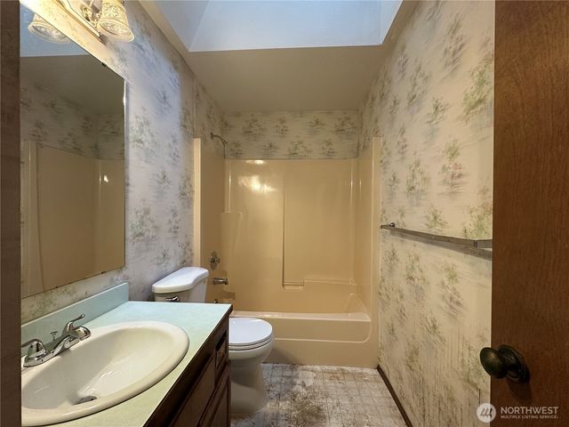 9043 3rd Way SE, Olympia, WA 98513