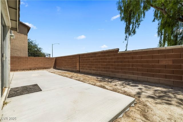 5824 Gemstone Peak Street, North Las Vegas, NV 89031