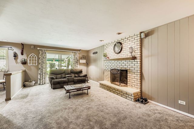 136 Caryville Lane, Schaumburg, IL 60193