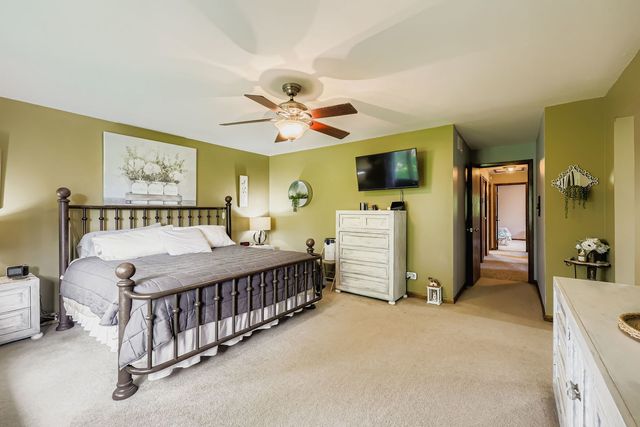 136 Caryville Lane, Schaumburg, IL 60193