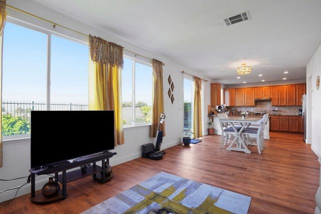 106 106 White Cap Cove, Hercules, CA 94547