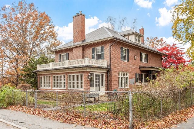 144 Hanks Street, Lowell, MA 01852