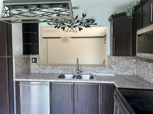 5788 Woodland Point Drive, Tamarac, FL 33319