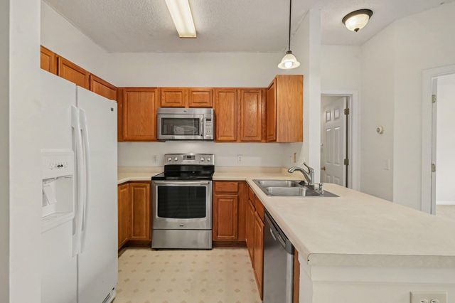 697 Kingfisher Lane H, Woodbury, MN 55125