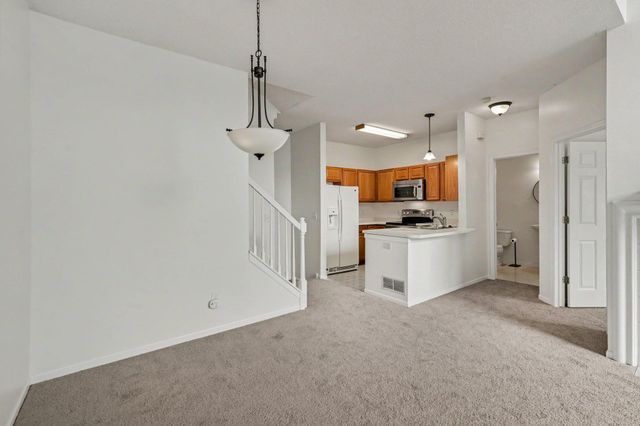 697 Kingfisher Lane H, Woodbury, MN 55125