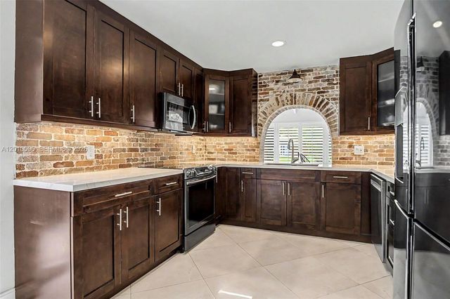 2081 Augusta, Weston, FL 33326