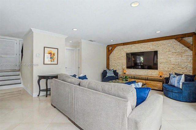 2081 Augusta, Weston, FL 33326